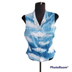TAPP NEW YORK; Cloud Print, Vest-Style Top w/Airplane Buttons 100% Silk..Sz. M